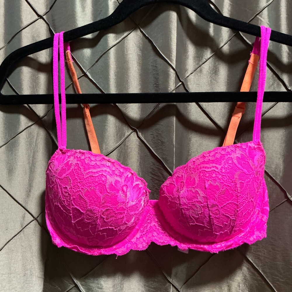 GUC- Victoria’s Secret Push-up Bra w/Convertible Strap